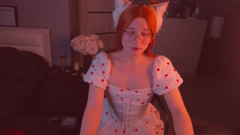 Snapshot of foxy_jpg chatting on 11.08.25 Sue online show from 11.08.25