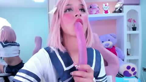 Snapshot of foxy_loren chatting on 10.29.25 Loren online show from 10.29.25