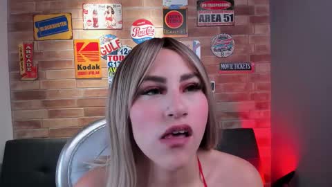 Snapshot of foxy_rhenna chatting on 11.11.25 Miss Rhenna online show from 11.11.25