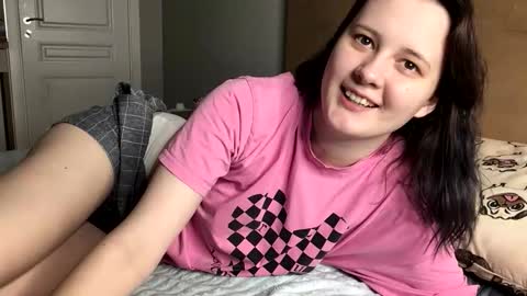 Snapshot of foxydollkate chatting on 09.17.25 Kate online show from 09.17.25