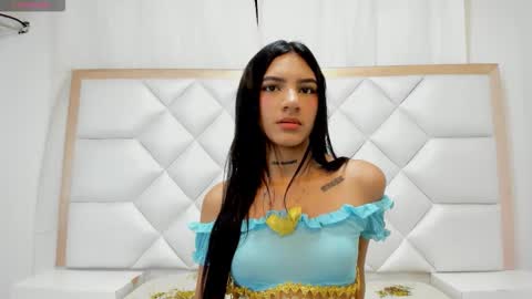 Snapshot of foxyhillx chatting on 10.30.25 foxyhillx online show from 10.30.25