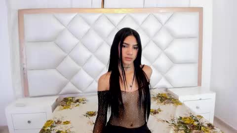 Snapshot of foxyhillx chatting on 11.05.25 foxyhillx online show from 11.05.25