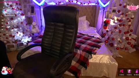 Snapshot of foxyshyyy chatting on 12.14.24 Inna  online show from 12.14.24