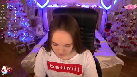 Snapshot of foxyshyyy chatting on 12.18.24 Inna  online show from 12.18.24