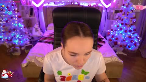 Snapshot of foxyshyyy chatting on 01.04.25 Inna  online show from 01.04.25