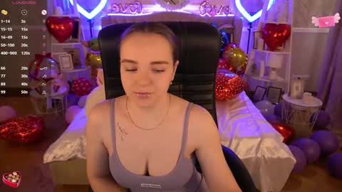 Snapshot of foxyshyyy chatting on 02.20.25 Inna  online show from 02.20.25
