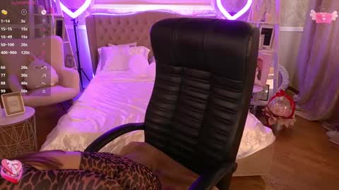 Snapshot of foxyshyyy chatting on 03.08.25 Inna  online show from 03.08.25