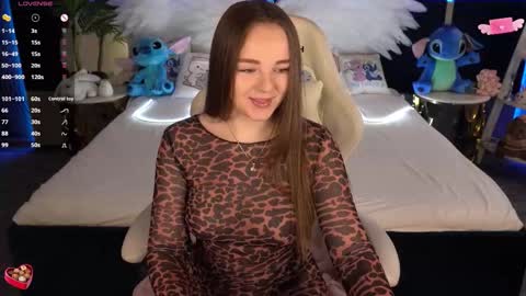 Snapshot of foxyshyyy chatting on 10.09.25 Inna  online show from 10.09.25