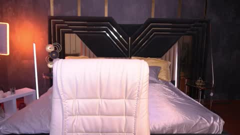 Snapshot of foxyykate chatting on 10.25.25 Kate online show from 10.25.25