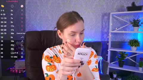 Snapshot of foxyykate chatting on 11.21.25 Kate online show from 11.21.25