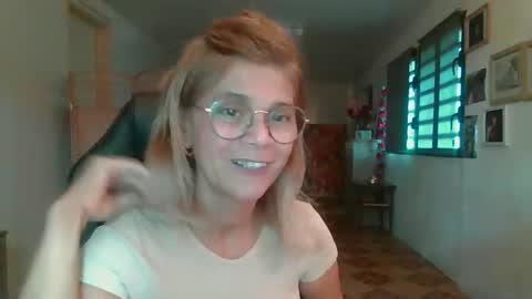 Snapshot of francelune chatting on 01.18.26 francelune online show from 01.18.26