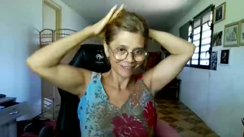 Snapshot of francelune chatting on 02.13.26 francelune online show from 02.13.26