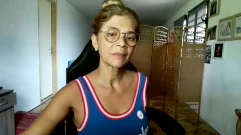 Snapshot of francelune chatting on 02.15.26 francelune online show from 02.15.26