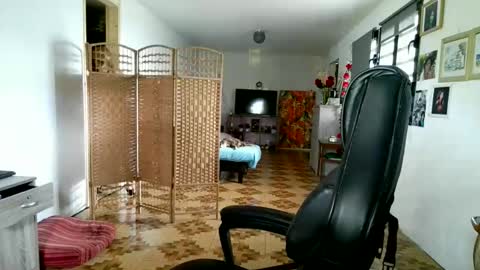 Snapshot of francelune chatting on 02.19.26 francelune online show from 02.19.26