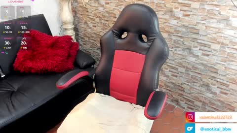 Snapshot of francesca_bbw chatting on 02.08.25 online show from 02.08.25