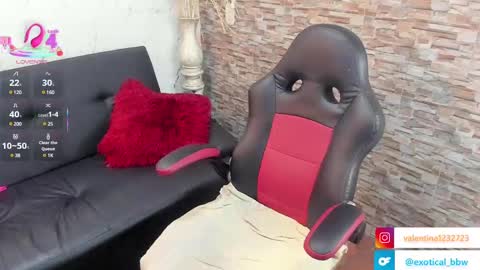 Snapshot of francesca_bbw chatting on 02.12.25 online show from 02.12.25