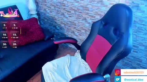 Snapshot of francesca_bbw chatting on 02.22.25 online show from 02.22.25