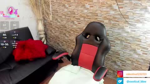 Snapshot of francesca_bbw chatting on 03.08.25 online show from 03.08.25