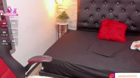 Snapshot of francesca_bbw chatting on 10.18.25 online show from 10.18.25