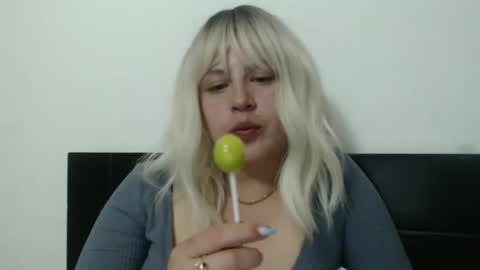 Snapshot of francescaasmith chatting on 02.19.25 Francesca online show from 02.19.25