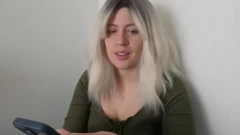 Snapshot of francescaasmith chatting on 09.16.25 Francesca online show from 09.16.25
