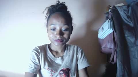 Snapshot of francine925426 chatting on 10.26.25 francine925426 online show from 10.26.25