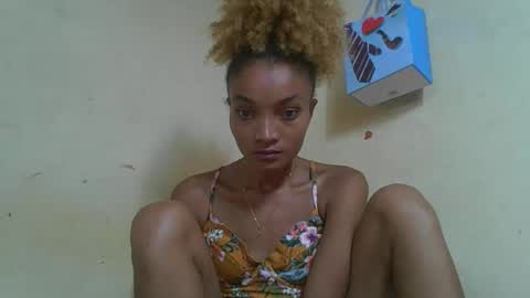 Snapshot of francinoli chatting on 04.23.26 Francinoli online show from 04.23.26