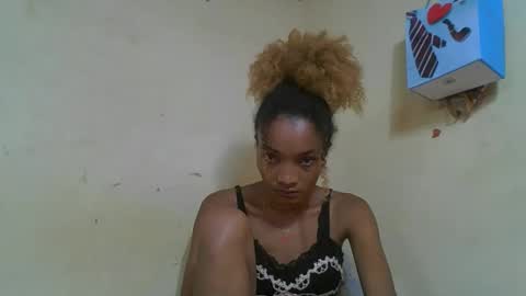 Snapshot of francinoli chatting on 04.25.26 Francinoli online show from 04.25.26