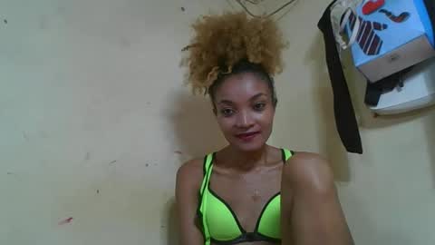 Snapshot of francinoli chatting on 05.17.26 Francinoli online show from 05.17.26