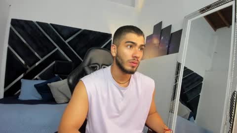 Snapshot of francobanderas1 chatting on 11.29.25 FRANCO online show from 11.29.25