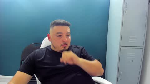 Snapshot of francoisroy chatting on 12.23.24 Juan online show from 12.23.24