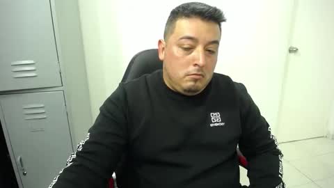 Snapshot of francoisroy chatting on 10.01.25 Juan online show from 10.01.25