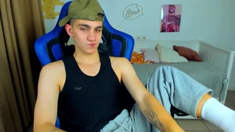 Snapshot of frank_mooree chatting on 10.23.25 Frank online show from 10.23.25