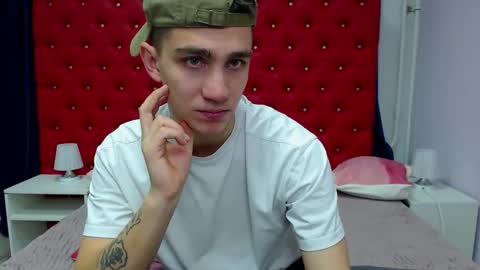 Snapshot of frank_mooree chatting on 10.30.25 Frank online show from 10.30.25