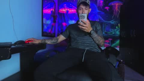 Snapshot of frankdanielsmolano chatting on 04.12.26 frankdanielsmolano online show from 04.12.26