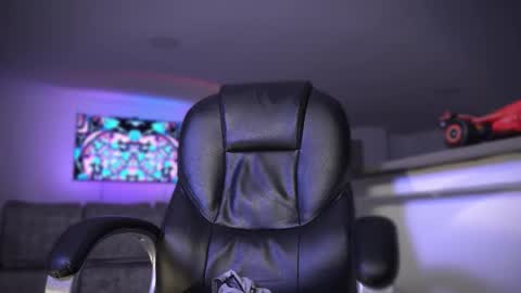 Frank Farrell. Hey remember to give me a thumbs up Ty online show from 10.10.25