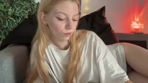 Snapshot of franny_fresh chatting on 07.18.26 franny_fresh online show from 07.18.26