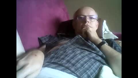 Snapshot of franznaked chatting on 10.19.25 Frantz online show from 10.19.25