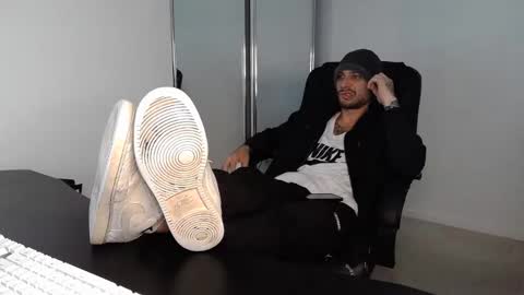 Snapshot of fraser_guilen chatting on 02.04.25 Fraser online show from 02.04.25