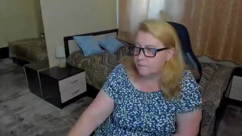 Snapshot of fraumartha chatting on 06.21.26 FrauMartha online show from 06.21.26