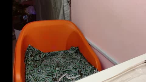 Snapshot of freaky_luna chatting on 10.27.25 luna online show from 10.27.25