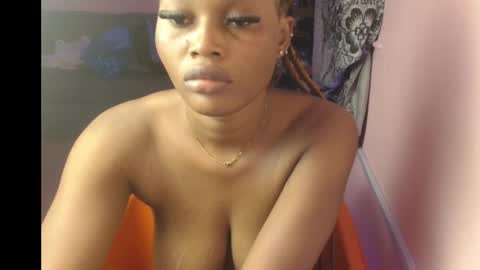 Snapshot of freaky_luna chatting on 11.03.25 luna online show from 11.03.25