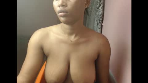 Snapshot of freaky_luna chatting on 01.15.26 luna online show from 01.15.26