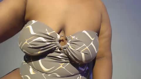 Snapshot of freaky_slut5 chatting on 10.29.25 freaky slut5 online show from 10.29.25