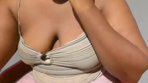 Snapshot of freaky_slut5 chatting on 11.14.25 freaky slut5 online show from 11.14.25