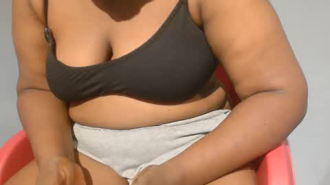 Snapshot of freaky_slut5 chatting on 11.18.25 freaky slut5 online show from 11.18.25