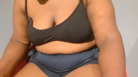 Snapshot of freaky_slut5 chatting on 11.19.25 freaky slut5 online show from 11.19.25