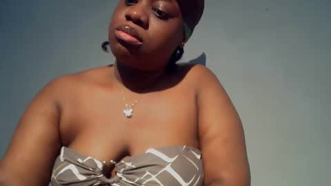 Snapshot of freaky_slut5 chatting on 12.14.25 freaky slut5 online show from 12.14.25