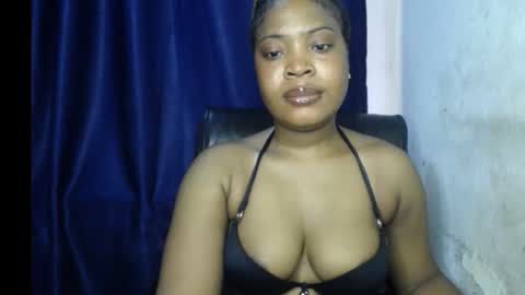 Snapshot of freaky_thickass chatting on 10.02.25 Lily online show from 10.02.25
