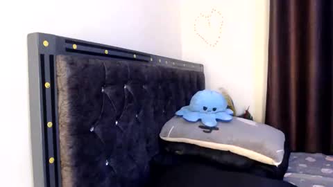 Snapshot of freakyshewolf1 chatting on 09.19.25 freakyshewolf1 online show from 09.19.25